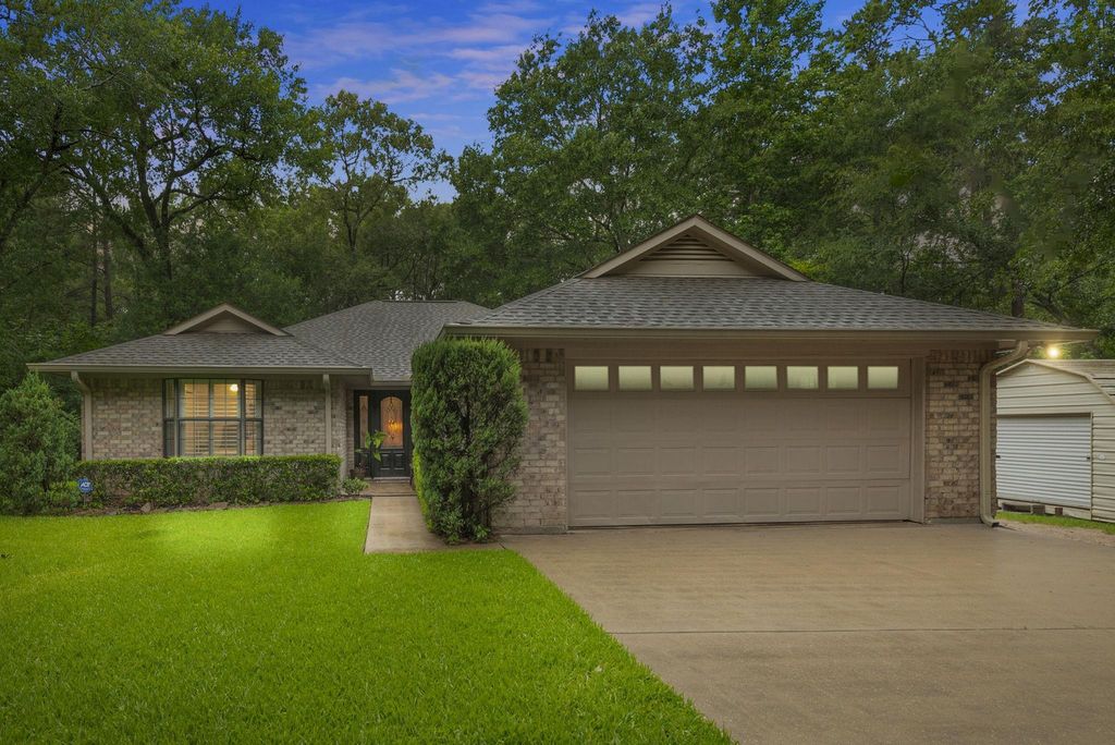 106 Wood Forest Lane, Huntsville, TX 77340