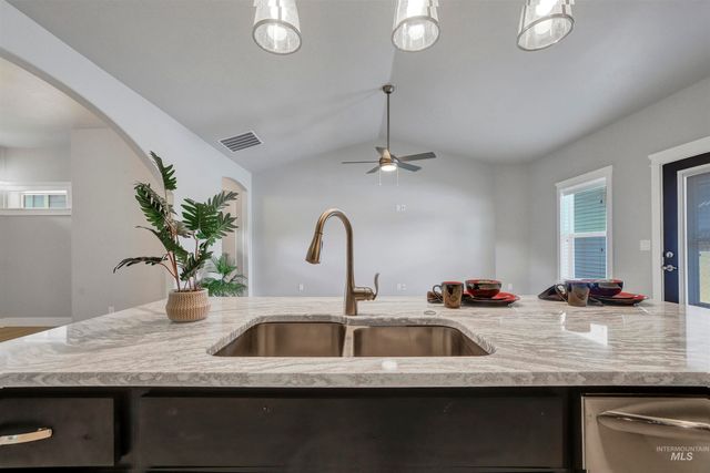 1082 White Birch Ave, Twin Falls, ID 83301