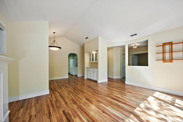 817 N Mountain Avenue, Ashland, OR 97520