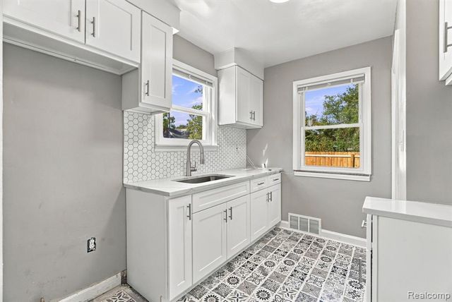 9803 Nottingham Road, Detroit, MI 48224