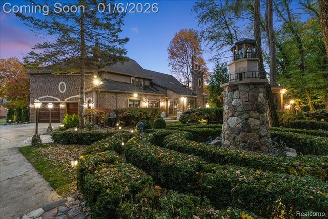 7310 Sandy Creek Lane, Bloomfield Hills, MI 48301