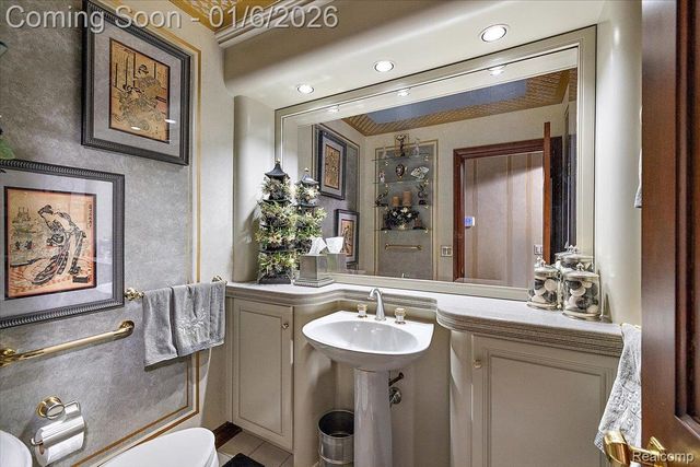 7310 Sandy Creek Lane, Bloomfield Hills, MI 48301