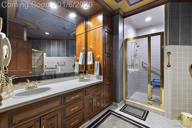 7310 Sandy Creek Lane, Bloomfield Hills, MI 48301