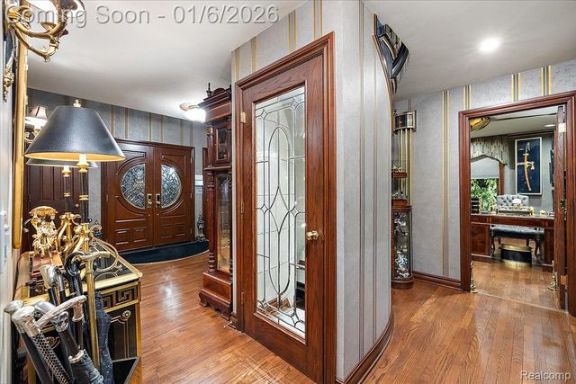 7310 Sandy Creek Lane, Bloomfield Hills, MI 48301