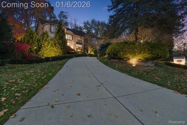 7310 Sandy Creek Lane, Bloomfield Hills, MI 48301
