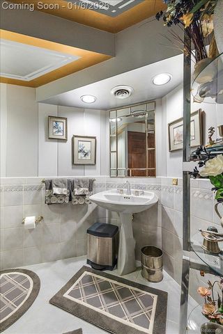 7310 Sandy Creek Lane, Bloomfield Hills, MI 48301