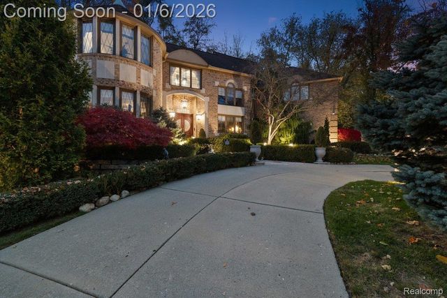7310 Sandy Creek Lane, Bloomfield Hills, MI 48301