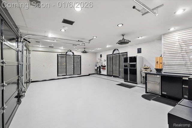 7310 Sandy Creek Lane, Bloomfield Hills, MI 48301