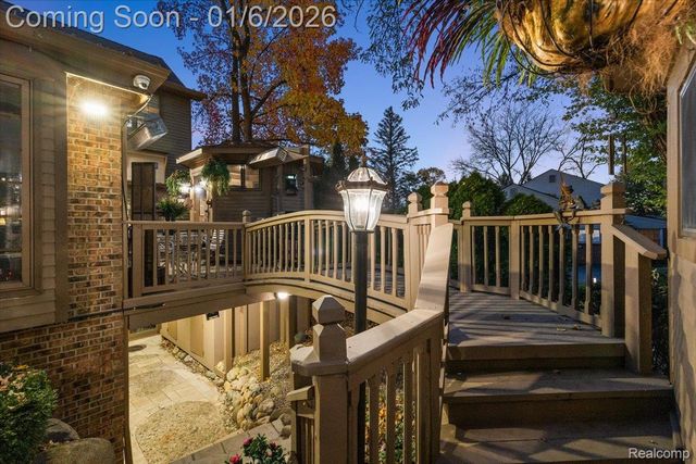 7310 Sandy Creek Lane, Bloomfield Hills, MI 48301