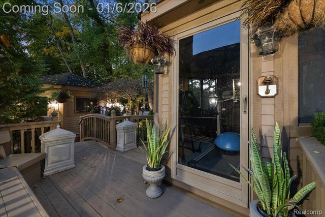 7310 Sandy Creek Lane, Bloomfield Hills, MI 48301