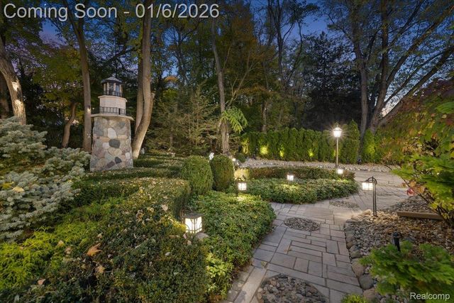 7310 Sandy Creek Lane, Bloomfield Hills, MI 48301