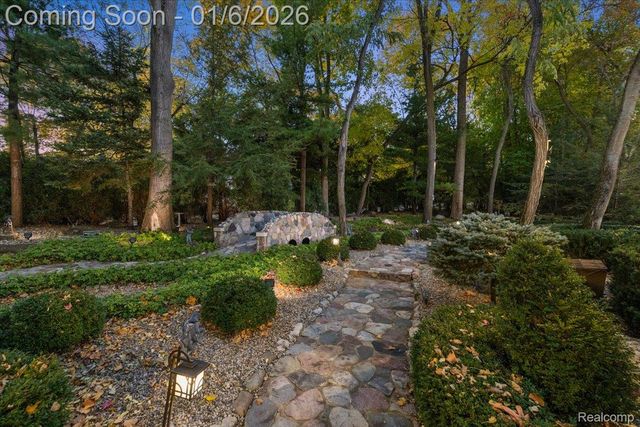 7310 Sandy Creek Lane, Bloomfield Hills, MI 48301