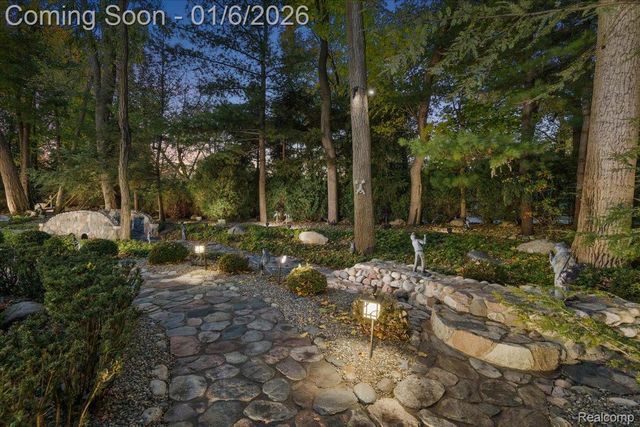 7310 Sandy Creek Lane, Bloomfield Hills, MI 48301