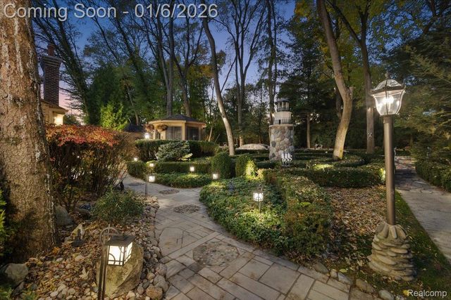 7310 Sandy Creek Lane, Bloomfield Hills, MI 48301