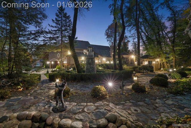 7310 Sandy Creek Lane, Bloomfield Hills, MI 48301