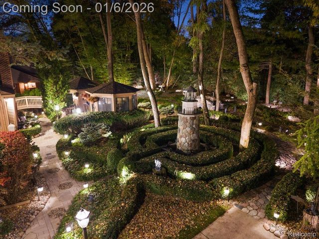 7310 Sandy Creek Lane, Bloomfield Hills, MI 48301