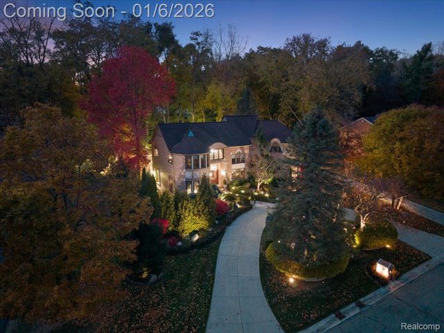7310 Sandy Creek Lane, Bloomfield Hills, MI 48301
