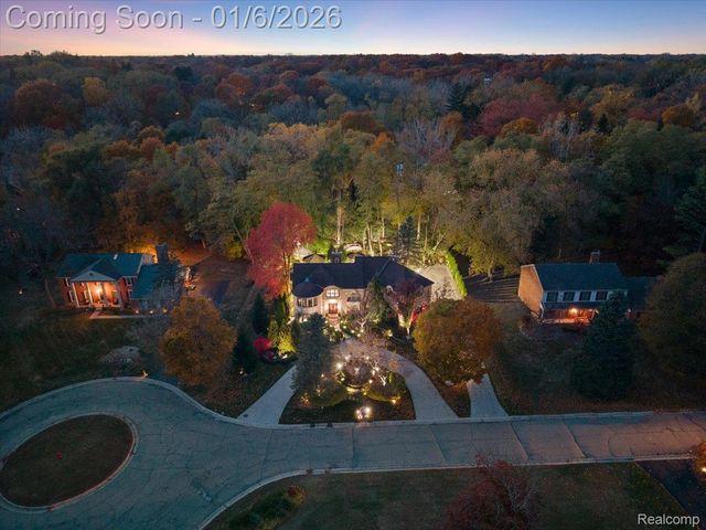 7310 Sandy Creek Lane, Bloomfield Hills, MI 48301