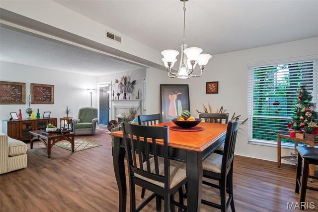550 Coeur De Royale Drive 206, Creve Coeur, MO 63141