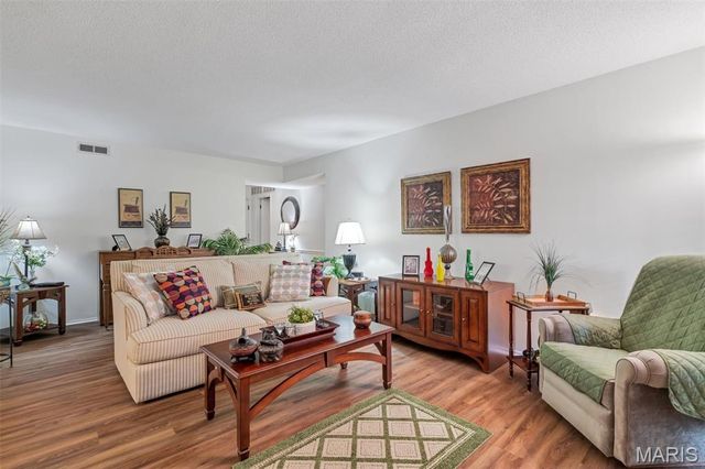550 Coeur De Royale Drive 206, Creve Coeur, MO 63141