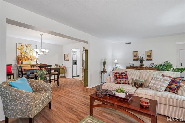 550 Coeur De Royale Drive 206, Creve Coeur, MO 63141
