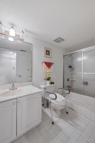 550 Coeur De Royale Drive 206, Creve Coeur, MO 63141