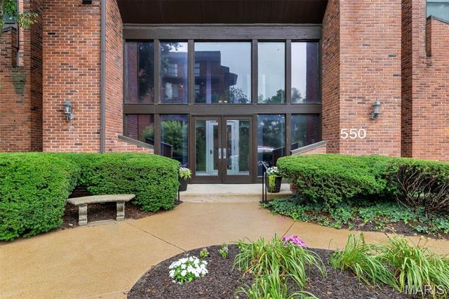 550 Coeur De Royale Drive 206, Creve Coeur, MO 63141