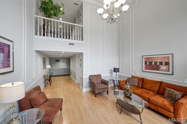 550 Coeur De Royale Drive 206, Creve Coeur, MO 63141