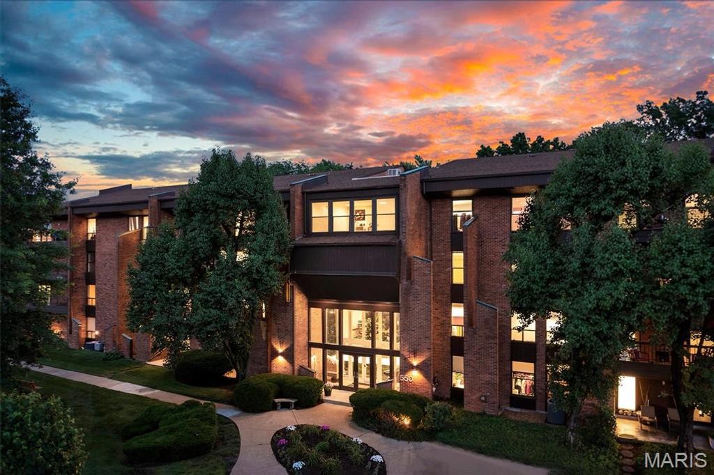 550 Coeur De Royale Drive 206, Creve Coeur, MO 63141