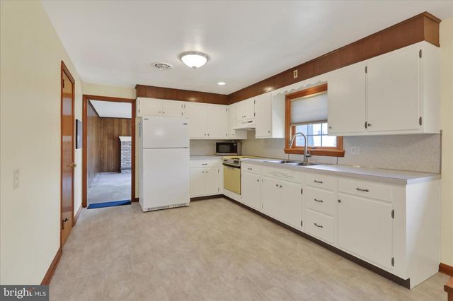 5864 GENEVA DR, East Petersburg, PA 17520