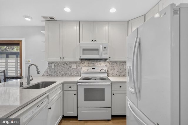 502 WESTERLY DR, Marlton, NJ 08053