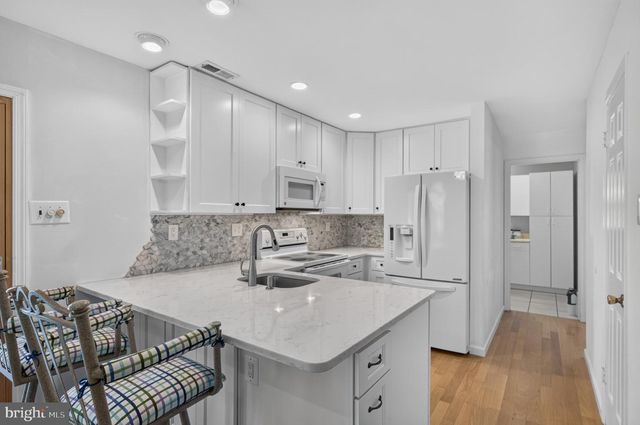 502 WESTERLY DR, Marlton, NJ 08053