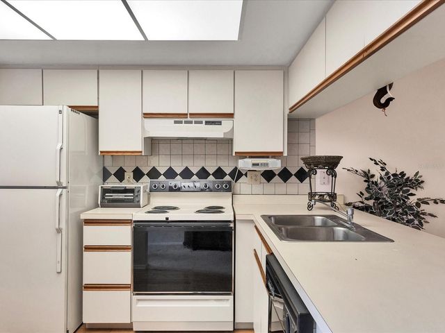 7794 EAGLE CREEK DRIVE 7794, Sarasota, FL 34243