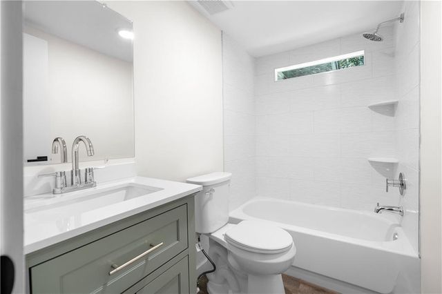 5186 W Holiday Court SE, Acworth, GA 30102