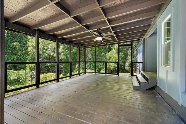 5186 W Holiday Court SE, Acworth, GA 30102