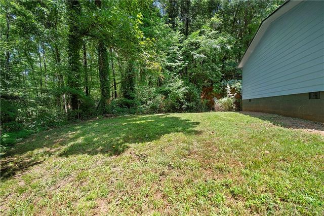 5186 W Holiday Court SE, Acworth, GA 30102