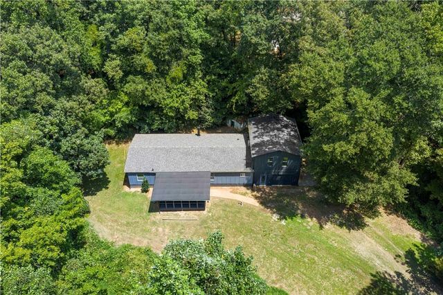 5186 W Holiday Court SE, Acworth, GA 30102