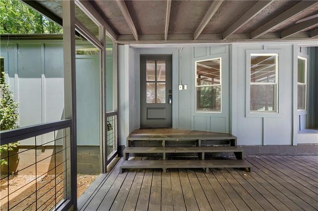 5186 W Holiday Court SE, Acworth, GA 30102