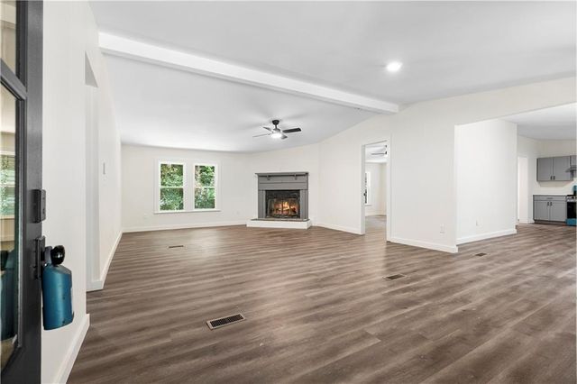 5186 W Holiday Court SE, Acworth, GA 30102