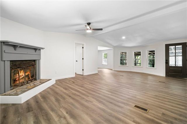 5186 W Holiday Court SE, Acworth, GA 30102