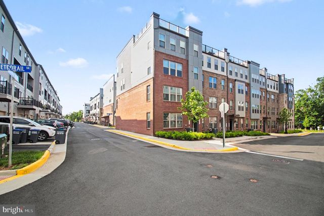 2430 SILVER LINE ALY, Herndon, VA 20171