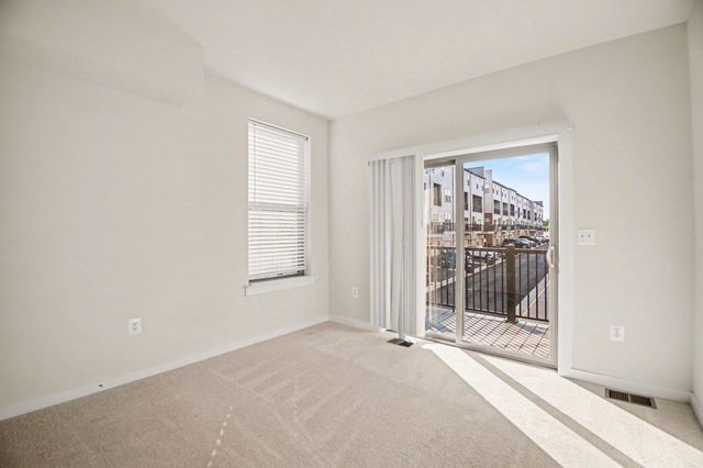 2430 SILVER LINE ALY, Herndon, VA 20171