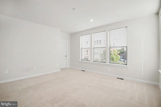 2430 SILVER LINE ALY, Herndon, VA 20171