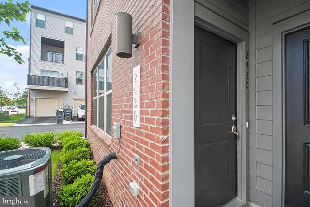 2430 SILVER LINE ALY, Herndon, VA 20171