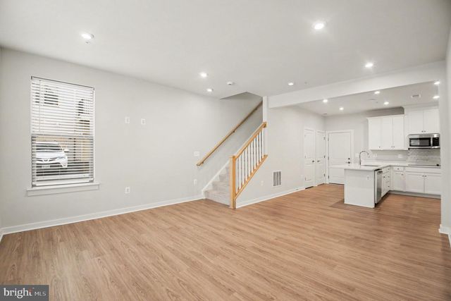 2430 SILVER LINE ALY, Herndon, VA 20171
