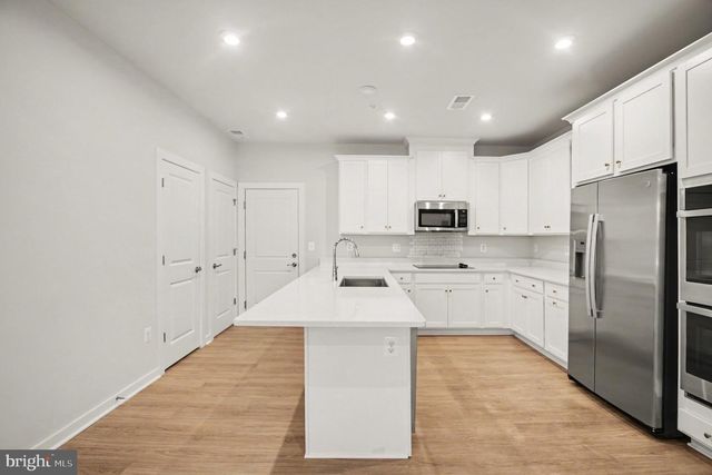 2430 SILVER LINE ALY, Herndon, VA 20171