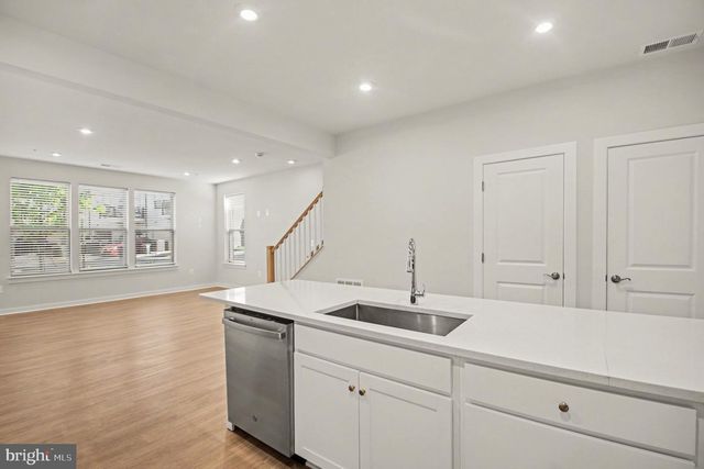 2430 SILVER LINE ALY, Herndon, VA 20171