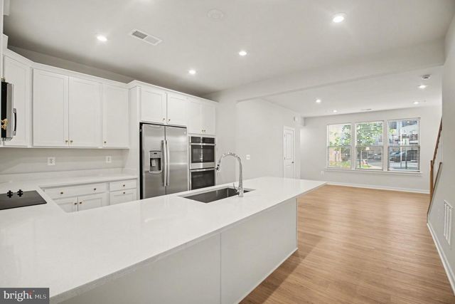 2430 SILVER LINE ALY, Herndon, VA 20171