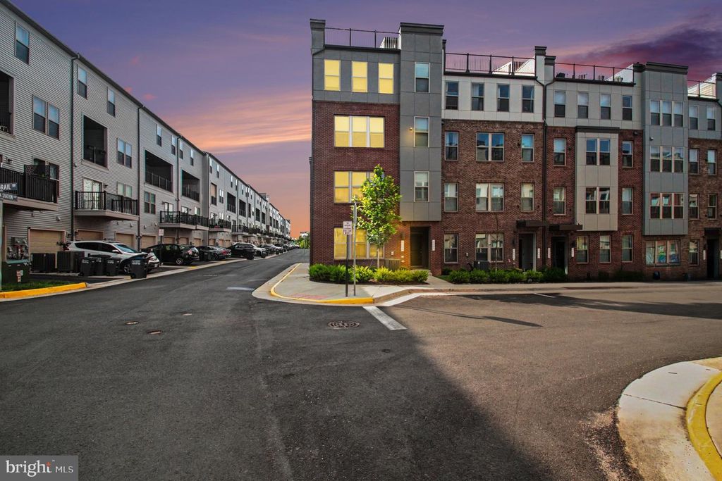 2430 SILVER LINE ALY, Herndon, VA 20171