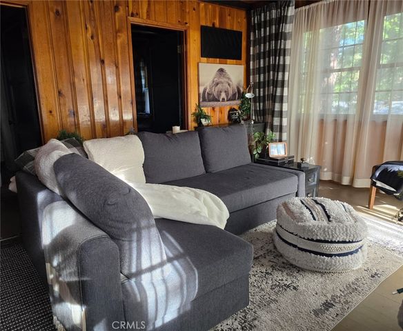 638 Rose Hill, Crestline, CA 92325